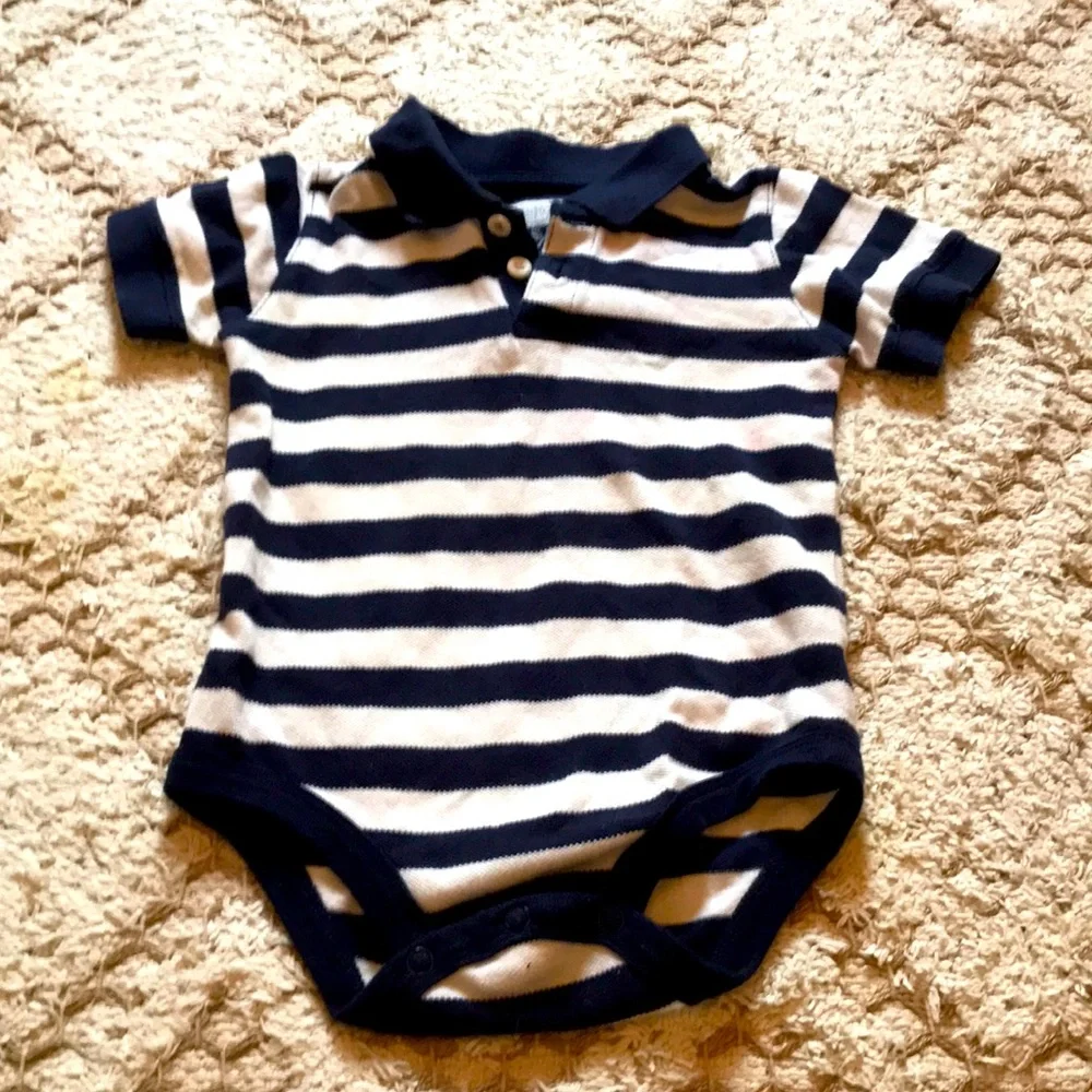 ❤️FREE‎ Osh kosh Navy stripe onesie 12-18 mos